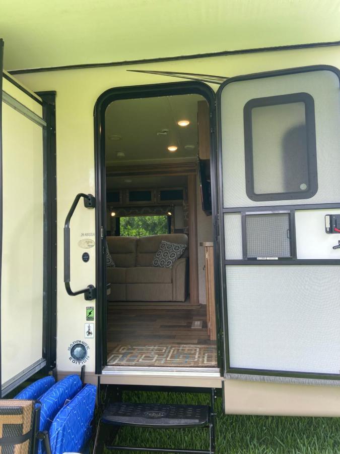 Cozy Camper - Free Parking Hotel Маями Екстериор снимка