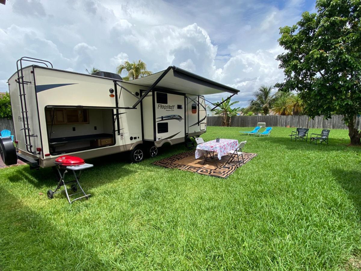 Cozy Camper - Free Parking Hotel Маями Екстериор снимка