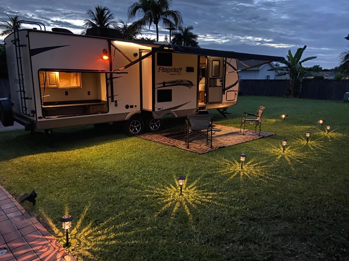 Cozy Camper - Free Parking Hotel Маями Екстериор снимка